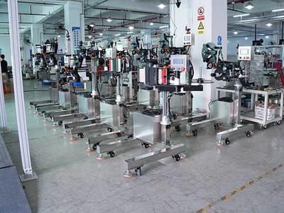 貼標機:工業界的“藝術家”,精準繪制產品“妝容”